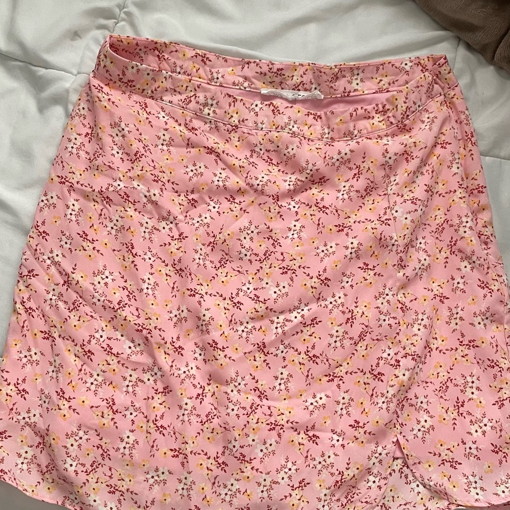 Chic Pink Floral Mini Skirt